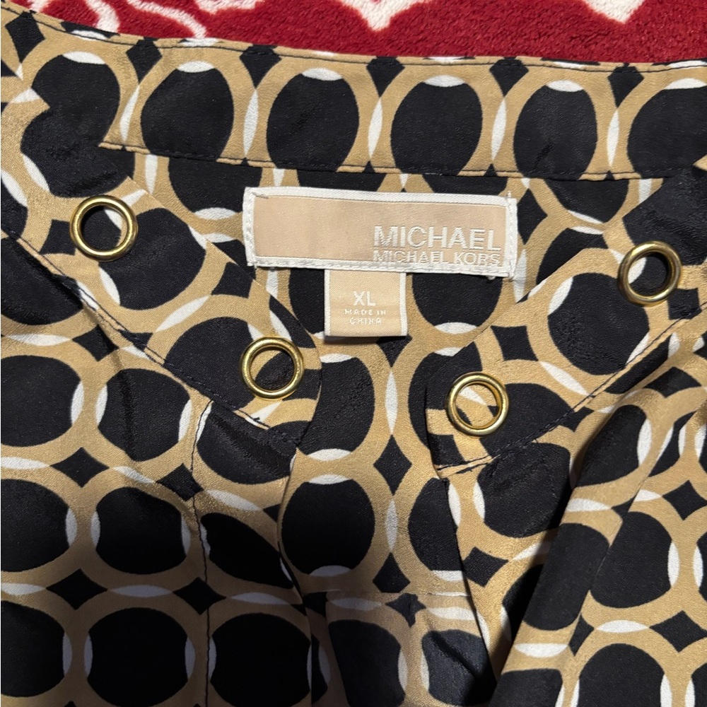 Geometric Patterned Blouse - Picture 2 of 3